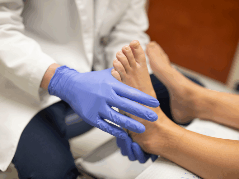 Read more about the article Nails and Skin Changes in Cold Weather: What Your Feet Are Telling You